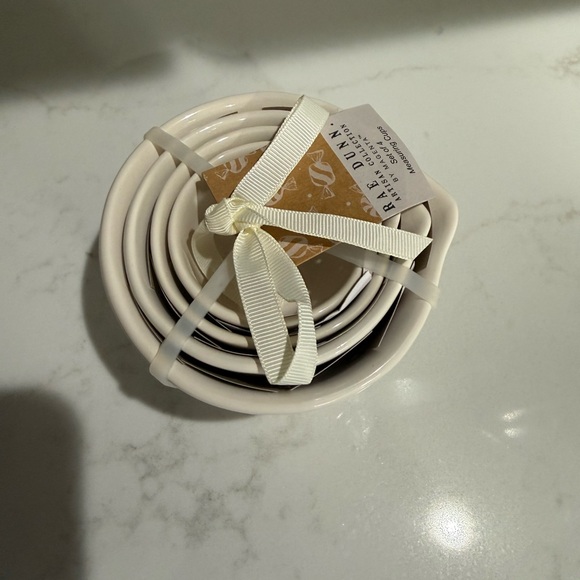 Rae Dunn White and Pink Snowflake Measuring Cups - Picture 6 of 7